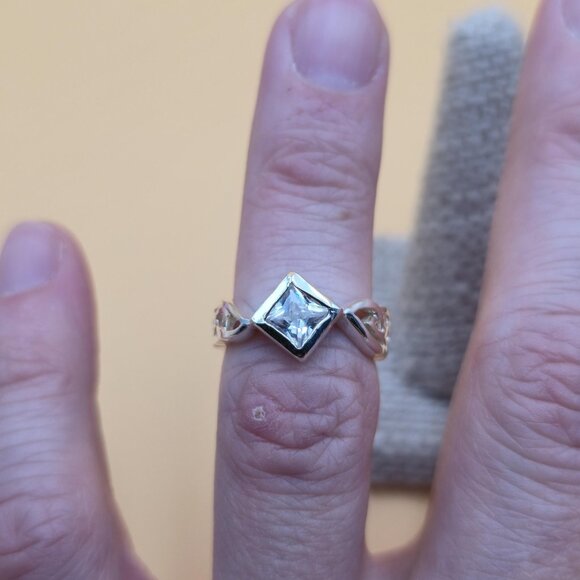 Size 5.5 Sterling Silver Celtic Pattern Cubic Zirconia Gem Ring A4678 - Picture 4 of 9